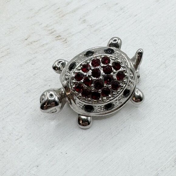 Vintage Turtle Brooch Pin Red Rhinestone Shell Silver Tone Animal Jewelry Kitsch - Picture 1 of 8